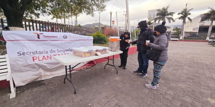 Guardia Estatal de Género apoya a familias viajeras y en el Hospital Infantil ante bajas temperaturas