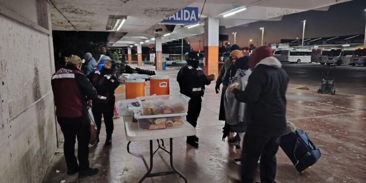 Guardia Estatal de Género aplica Plan Tamaulipas en Central de Autobuses de Victoria