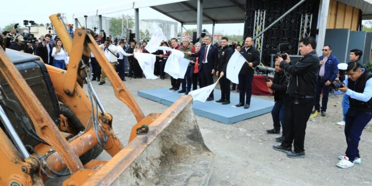 Asiste Américo al 199 aniversario de Matamoros; entrega obras y patrullas