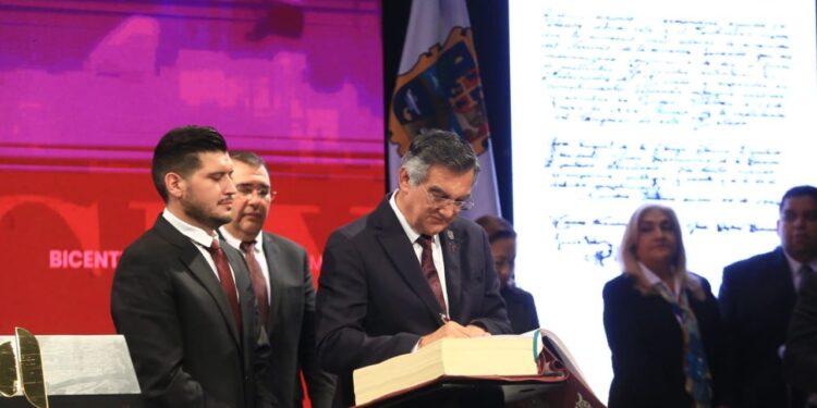 Asiste Américo al 199 aniversario de Matamoros; entrega obras y patrullas