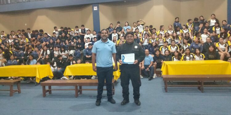 Guardia Estatal Cibernética imparte capacitación contra delitos cibernéticos en escuela de Tampico