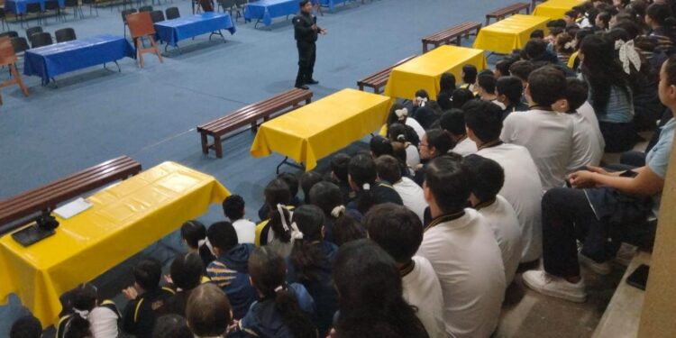 Guardia Estatal Cibernética imparte capacitación contra delitos cibernéticos en escuela de Tampico