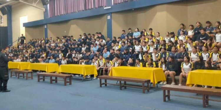 Guardia Estatal Cibernética imparte capacitación contra delitos cibernéticos en escuela de Tampico