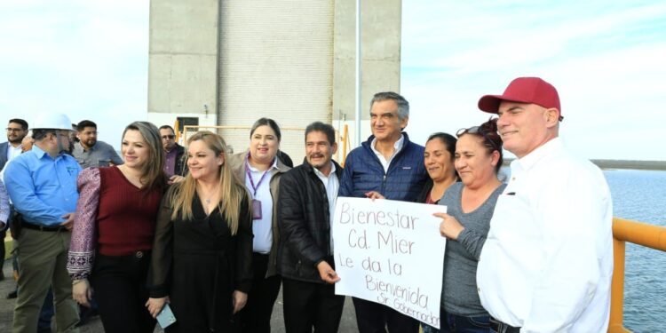 Dialoga Américo con representantes de la CILA y usuarios de la Presa Falcón