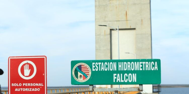 Dialoga Américo con representantes de la CILA y usuarios de la Presa Falcón