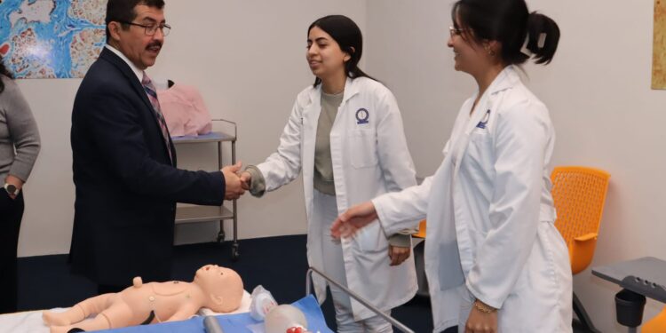 Rector de la UAT supervisa equipamiento en la Facultad de Medicina Tampico