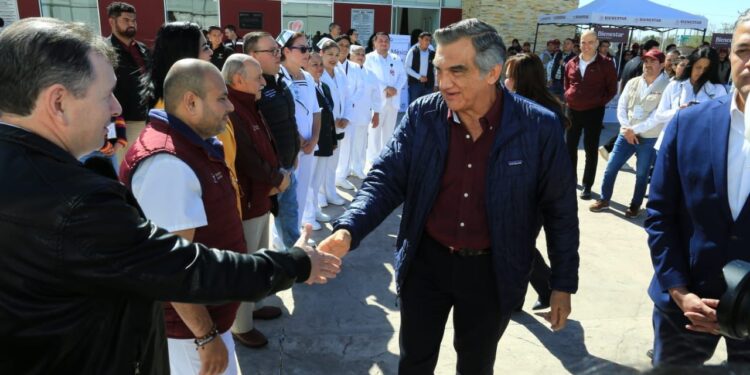 Evalúa gobernador seguridad en Nuevo Laredo y constata atención a repatriados