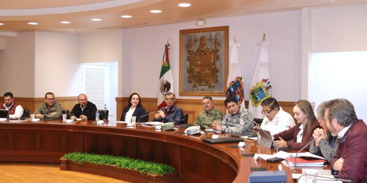 Evalúa gobernador seguridad en Nuevo Laredo y constata atención a repatriados