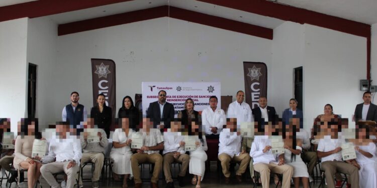 Formalizan su unión 13 parejas en el CEDES de Matamoros