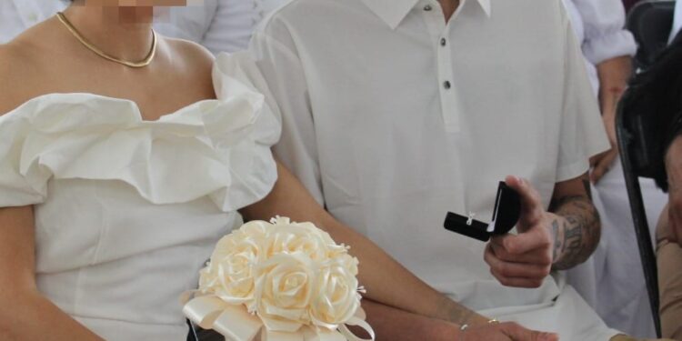 Formalizan su unión 13 parejas en el CEDES de Matamoros