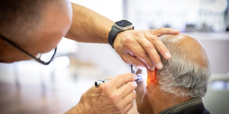 Entregan DIF Tamaulipas y Hearing Aids for Latin America 200 aparatos auditivos