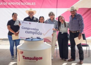 Lleva SEBIEN tinacos a Villa de Casas