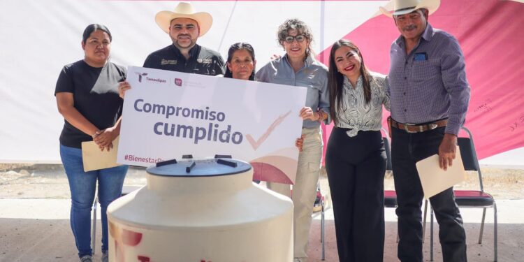 Lleva SEBIEN tinacos a Villa de Casas