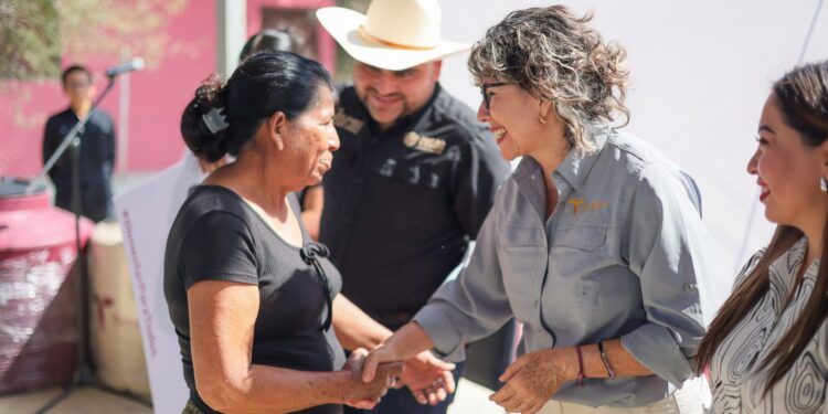 Lleva SEBIEN tinacos a Villa de Casas