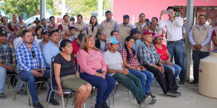 Lleva SEBIEN tinacos a Villa de Casas