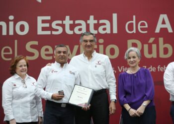 Entrega Américo Premio Estatal de Antigüedad en el Servicio Público 2024