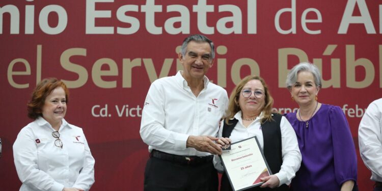 Entrega Américo Premio Estatal de Antigüedad en el Servicio Público 2024