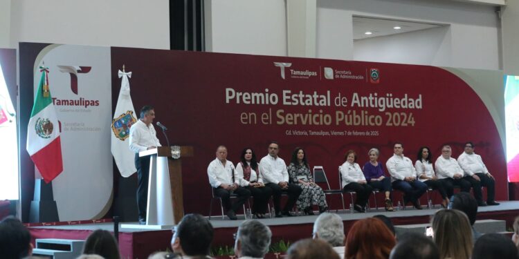 Entrega Américo Premio Estatal de Antigüedad en el Servicio Público 2024