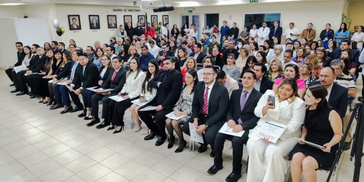 La UAT y el HRAEV realizan ceremonia de egreso de médicos residentes