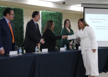 La UAT y el HRAEV realizan ceremonia de egreso de médicos residentes
