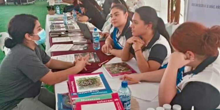 Atiende SET en materia educativa a migrantes repatriados por Tamaulipas