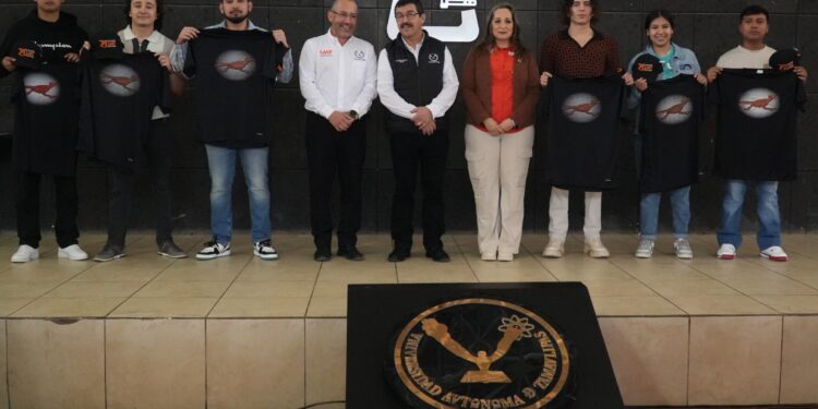 Rector de la UAT y universitarios conviven en jornada estudiantil