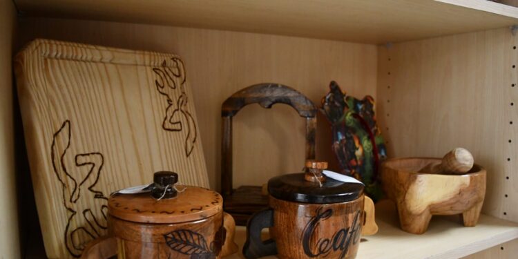 Promueve SSPT venta de artesanías y postres de San Valentín hechos en CEDES