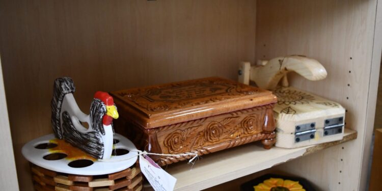 Promueve SSPT venta de artesanías y postres de San Valentín hechos en CEDES