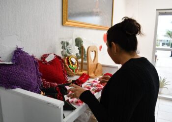 Promueve SSPT venta de artesanías y postres de San Valentín hechos en CEDES