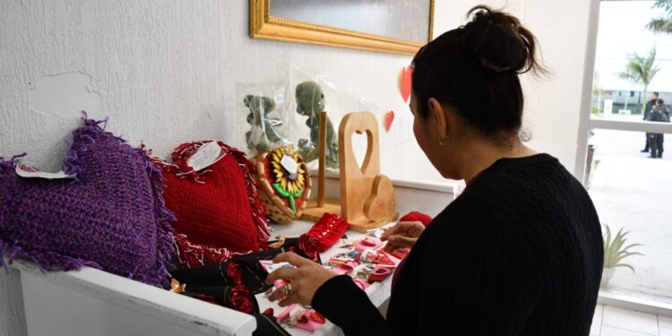 Promueve SSPT venta de artesanías y postres de San Valentín hechos en CEDES