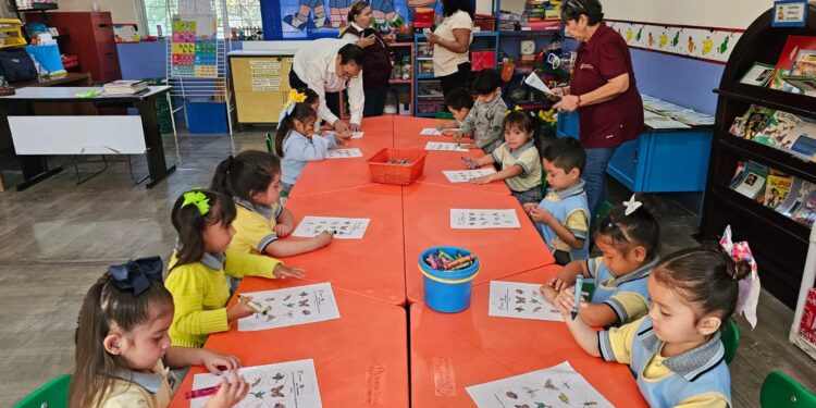 Celebraron escuelas el Día Internacional de la Mujer y la Niña en la Ciencia