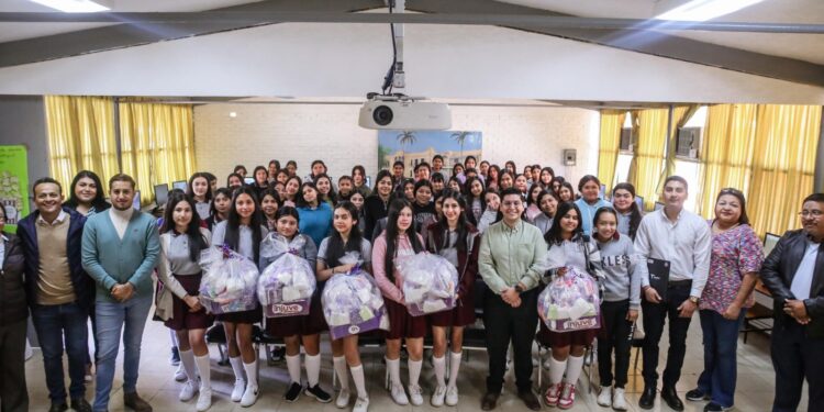 Impulsa Injuve Tamaulipas  entrega de productos de higiene femenina en escuelas públicas