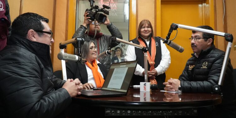 Preside rector Dámaso Anaya celebración del 33 aniversario de Radio UAT