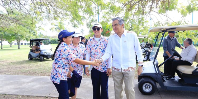 Premia gobernador Américo Villarreal a ganadores de Torneo de Golf DIF Tampico 2025