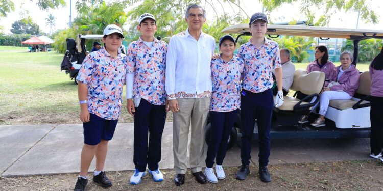 Premia gobernador Américo Villarreal a ganadores de Torneo de Golf DIF Tampico 2025