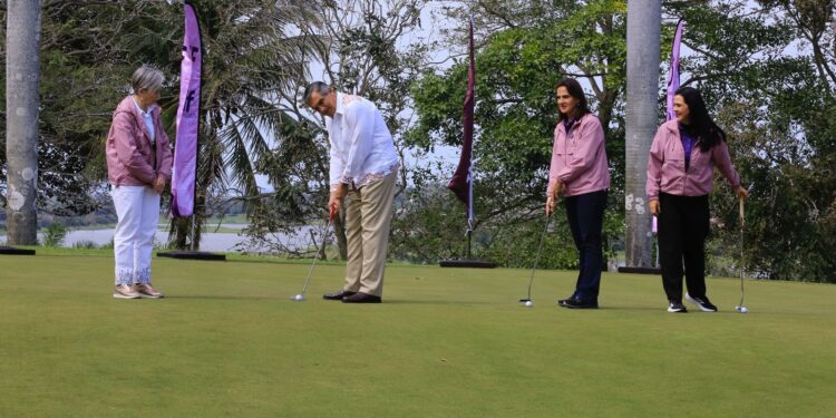 Premia gobernador Américo Villarreal a ganadores de Torneo de Golf DIF Tampico 2025