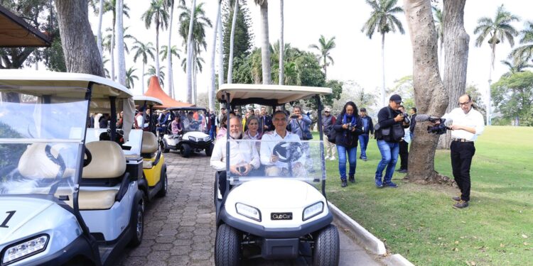 Premia gobernador Américo Villarreal a ganadores de Torneo de Golf DIF Tampico 2025