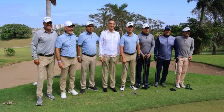 Premia gobernador Américo Villarreal a ganadores de Torneo de Golf DIF Tampico 2025
