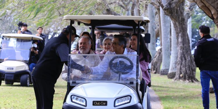 Premia gobernador Américo Villarreal a ganadores de Torneo de Golf DIF Tampico 2025