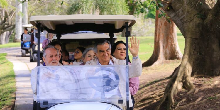 Premia gobernador Américo Villarreal a ganadores de Torneo de Golf DIF Tampico 2025