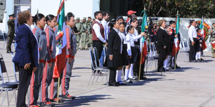 Preside gobernador Américo Villarreal ceremonia del Día de la Bandera