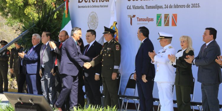 Preside gobernador Américo Villarreal ceremonia del Día de la Bandera