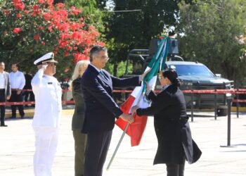 Preside gobernador Américo Villarreal ceremonia del Día de la Bandera