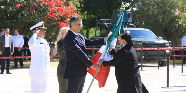 Preside gobernador Américo Villarreal ceremonia del Día de la Bandera