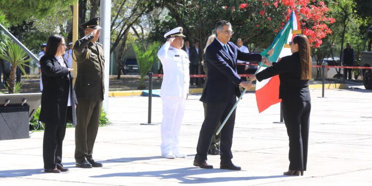 Preside gobernador Américo Villarreal ceremonia del Día de la Bandera