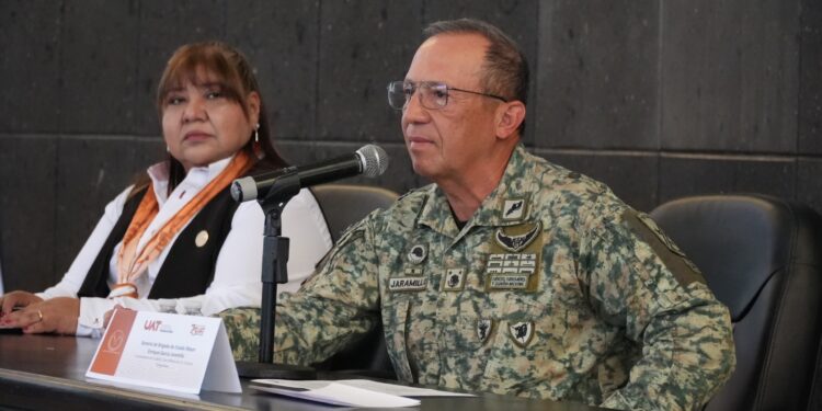 El Gral. Enrique García Jaramillo da conferencia en la UAT sobre seguridad nacional