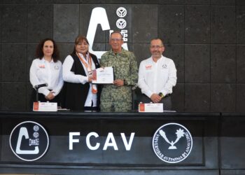 El Gral. Enrique García Jaramillo da conferencia en la UAT sobre seguridad nacional