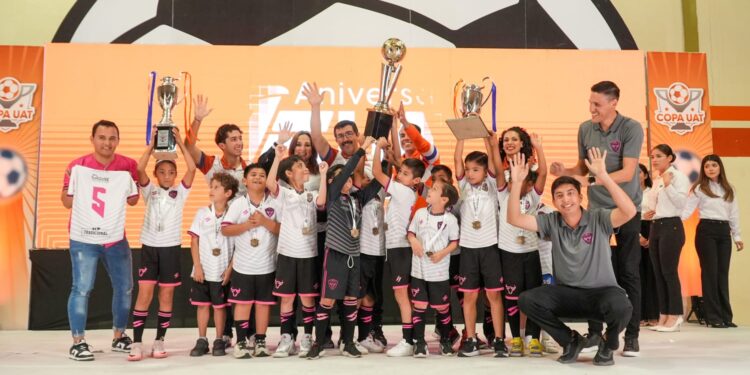 El rector Dámaso Anaya y Omar Bravo presiden apertura de la Copa UAT 2025