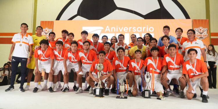 El rector Dámaso Anaya y Omar Bravo presiden apertura de la Copa UAT 2025