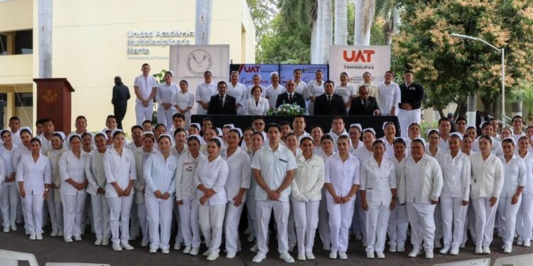 Celebra la UAT logros académicos de egresados de enfermería en la UAM Mante
